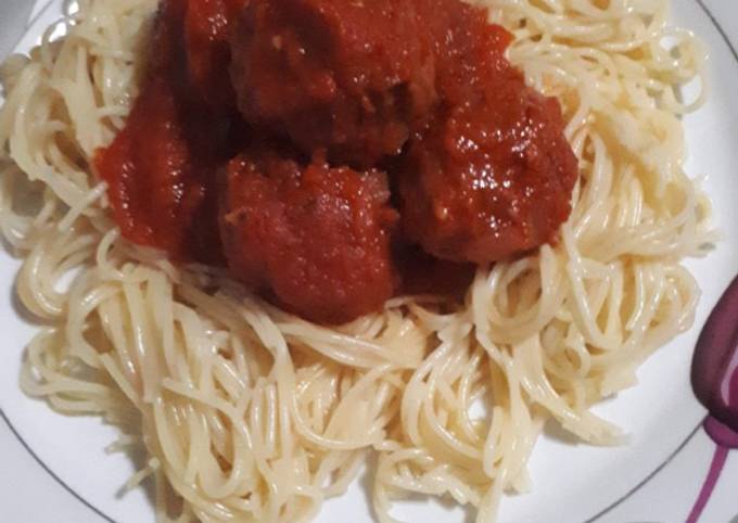 Meatballs in sauce