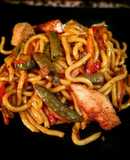 Fideos Udon con pavo y verduras