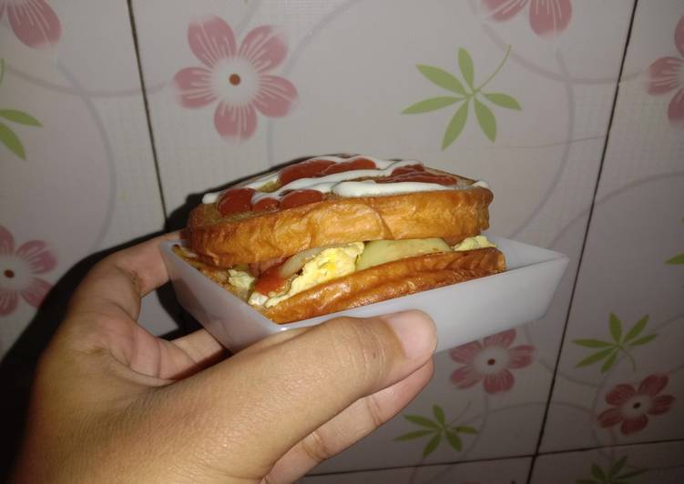 Resep Sandwich bakar sosis teriyaki + scramble egg simpel Anti Gagal