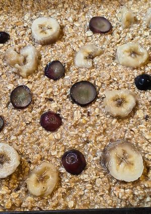 Una foto de Barritas de avena con frutas 🍇🍌