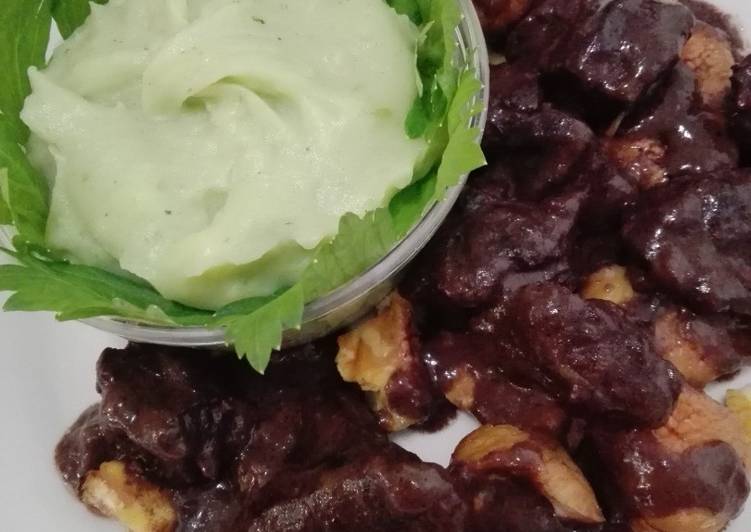 Ciervo marinado con puré de apio