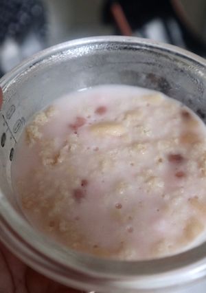Foto resep Cemilan Mpasi : Puding strawberry dengan tambahan biskuit
