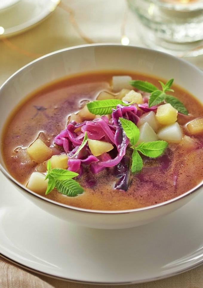Una foto de Sopa de col lombarda. Exquisita
