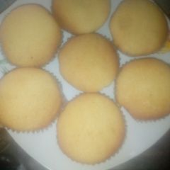 A picture of Vanilla cupcakes.