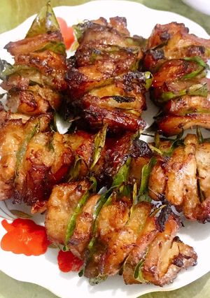 Hình của món Thịt heo nướng lá chanh.