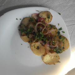 A picture of Pomme de terre lyonnaise.