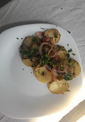 A picture of Pomme de terre lyonnaise.