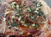 Una foto de bife ancho