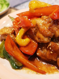 A picture of Sweet and Sour Stir-Fried Chicken Thighs with Bell Peppers.