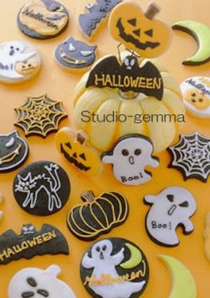 A picture of Halloween Cookies.