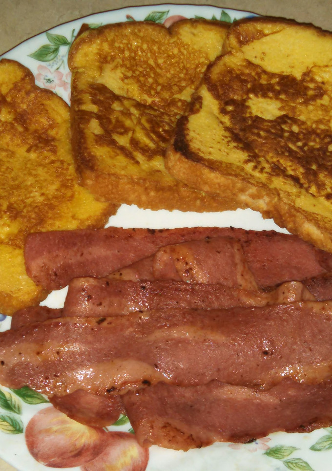 A picture of basic French toast.