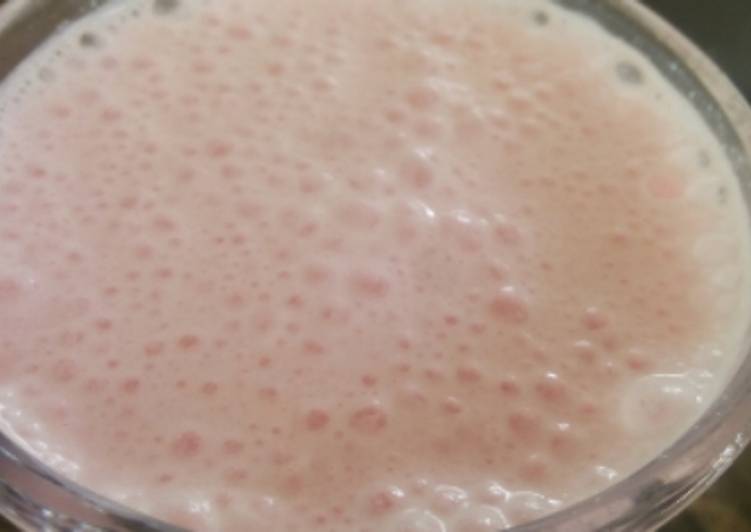 Strawberry milk shake