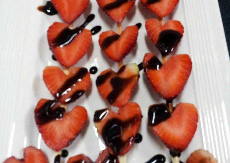 Recipe of Appetizing strawberries skewer(valentine idea)by Pam...