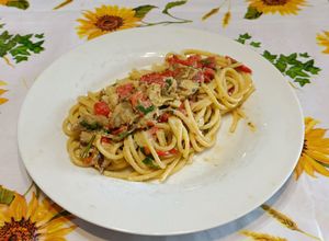 Foto di Spaghetti con Peperoni Arrostiti e Filetti di Sgombro Sott'olio