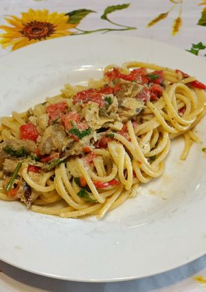 Foto di Spaghetti con Peperoni Arrostiti e Filetti di Sgombro Sott'olio