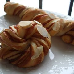 A picture of Caramel Flavored Marble Bread.