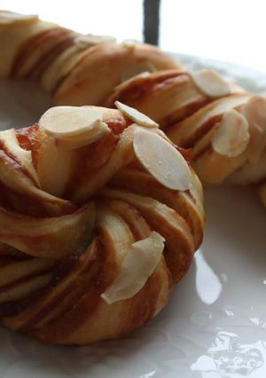 A picture of Caramel Flavored Marble Bread.