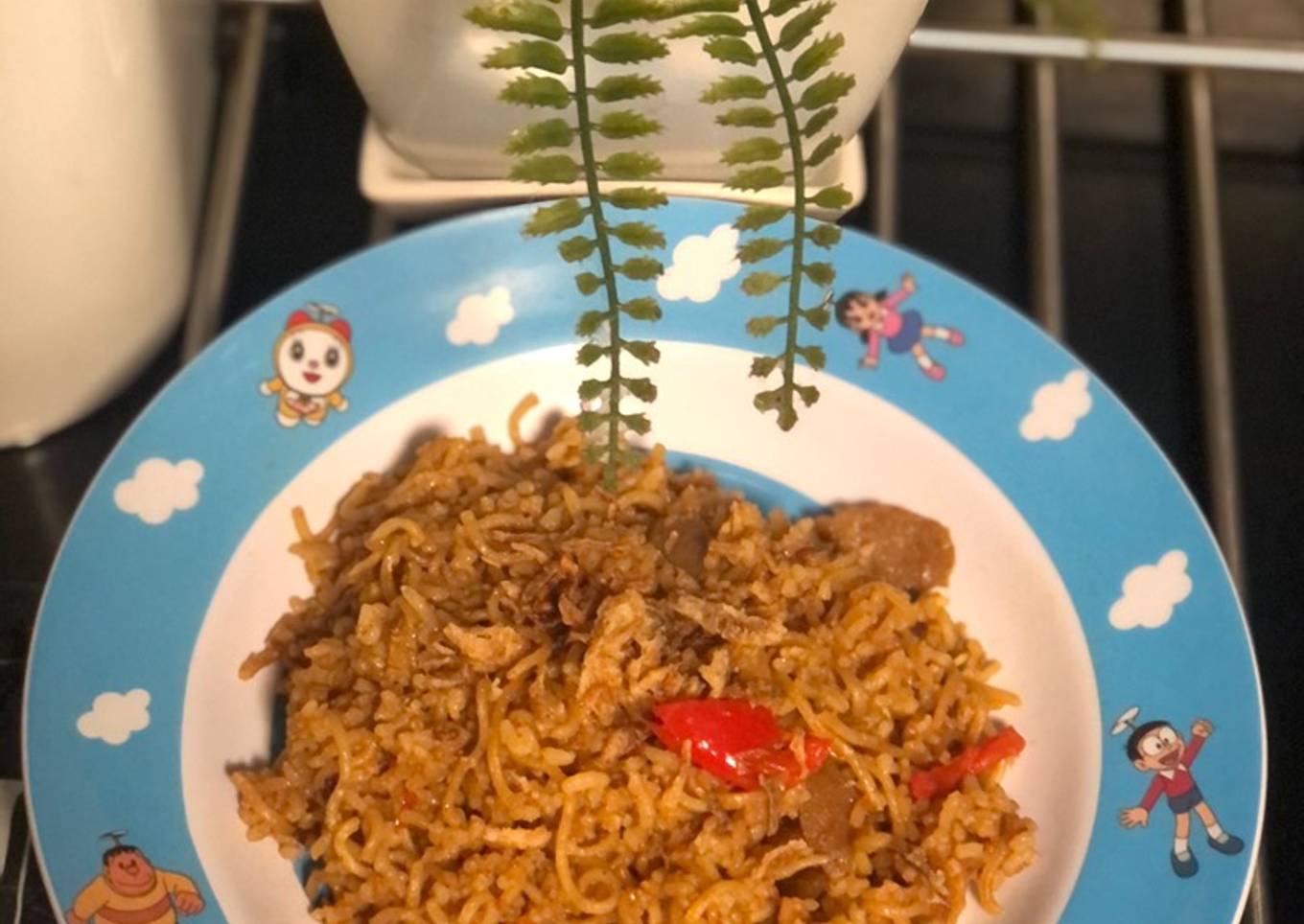 Seperti Nasi Goreng Nasgor alias Mawut bersaudara