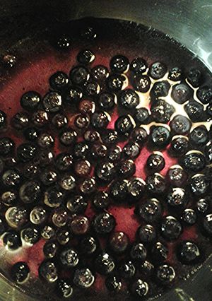 A picture of Simple blueberry syrup.