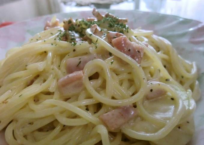 Steps to Prepare Super Quick Homemade Sublime Pasta with Garlic, Bacon and Heavy Cream
