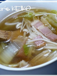 A picture of [Farmhouse Recipe] Chinese Cabbage and Enoki Mushroom Soup.