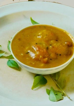 A picture of Pearl onion sambar.