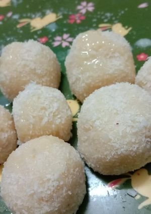 કોકોનટ લાડુ (Coconut lAdu Recipe in Gujarati) રેસીપી મુખ્ય ફોટો