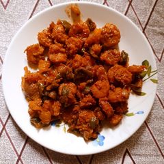 A picture of Schezwan prawns.