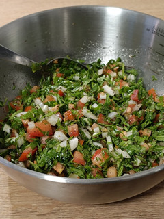 Una foto de Una ensalada muy verde, muy fresca