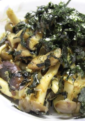 A picture of Stir-fried Mushrooms with Nori Seaweed and Bonito Flakes.
