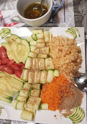 Una foto de Ensalada de calabacín con salsa de soja