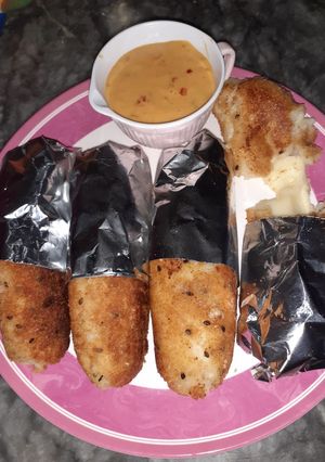 A picture of Double cheese potato croquettes.
