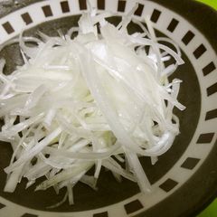 A picture of How to Make Shredded White Leek.