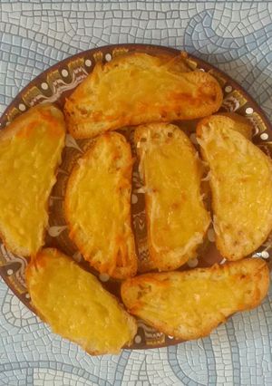 A picture of Garlic cheese toasts.