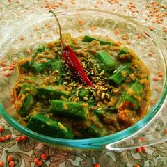 A picture of Okra(Lady finger) with DaL(Lentil) Curry.