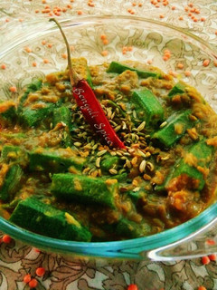 A picture of Okra(Lady finger) with DaL(Lentil) Curry.
