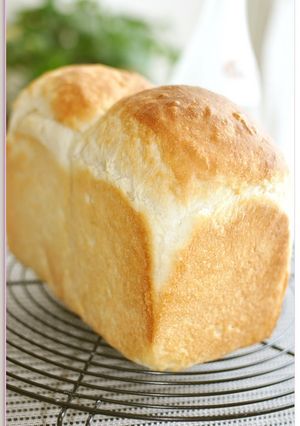 A picture of Aromatic Shokupan (Square Loaf) With Rice and Sake.