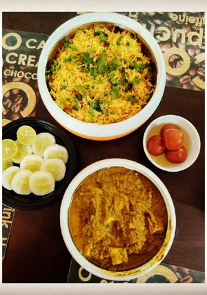 A picture of Fried Rice with Palak Paneer.