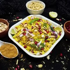 A picture of 15 minutes healthy breakfast Indori Poha.