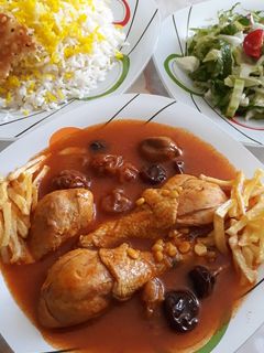 عکسی از دستور خورش آلو با مرغ