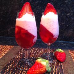 A picture of Strawberry Jell-O Parfait.