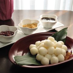 A picture of Easy with Dangoko Tsukimi (Moon Viewing) Dumplings.