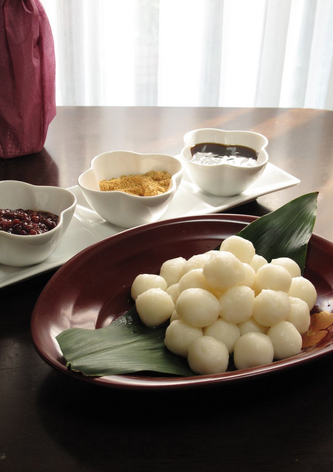 A picture of Easy with Dangoko Tsukimi (Moon Viewing) Dumplings.