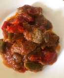 Hígado de ternera con verduras y tomate