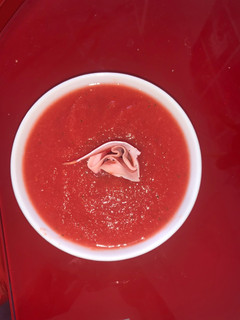 Una foto de Gazpacho con un toque de sandía
