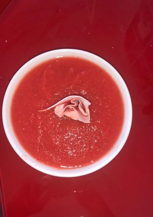 Una foto de Gazpacho con un toque de sandía