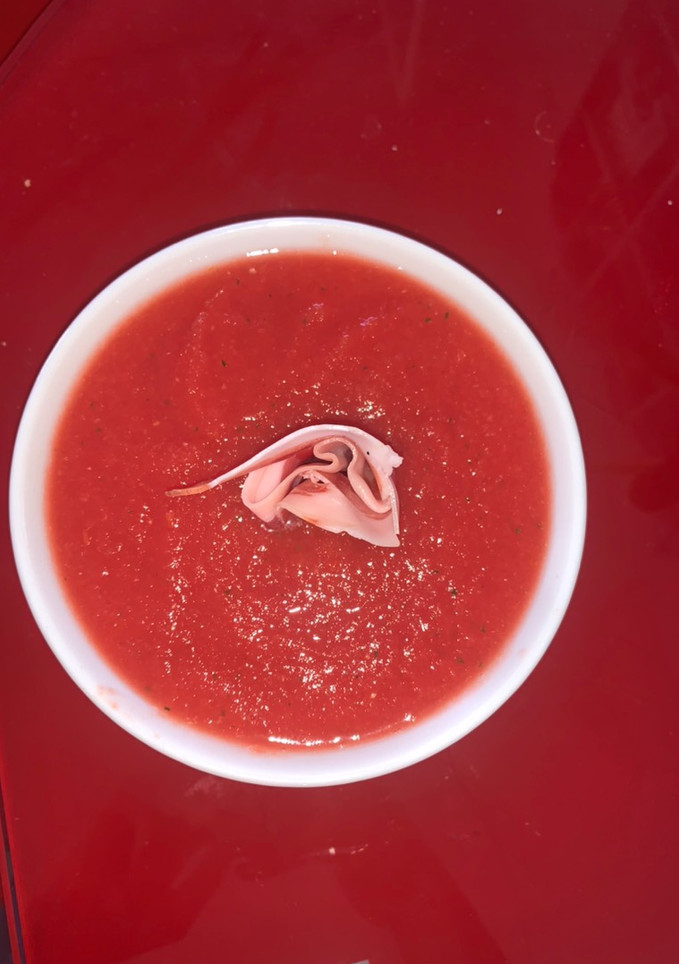 Una foto de Gazpacho con un toque de sandía