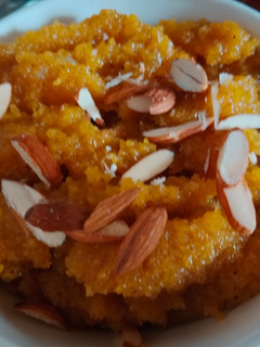 सूजी का हलवा (Suji ka halwa recipe in hindi) रेसिपी मुख्य फोटो