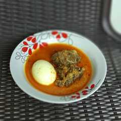 A picture of Gulai tulang iga.