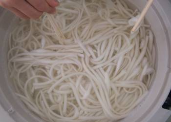 How to Prepare Appetizing Hippari Udon From Yamagata
